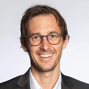 Dr. Nils Becker