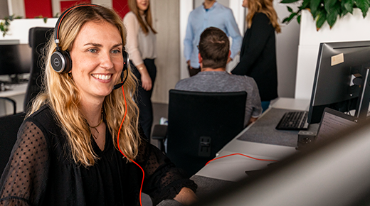Frau in einem Remote-Meeting