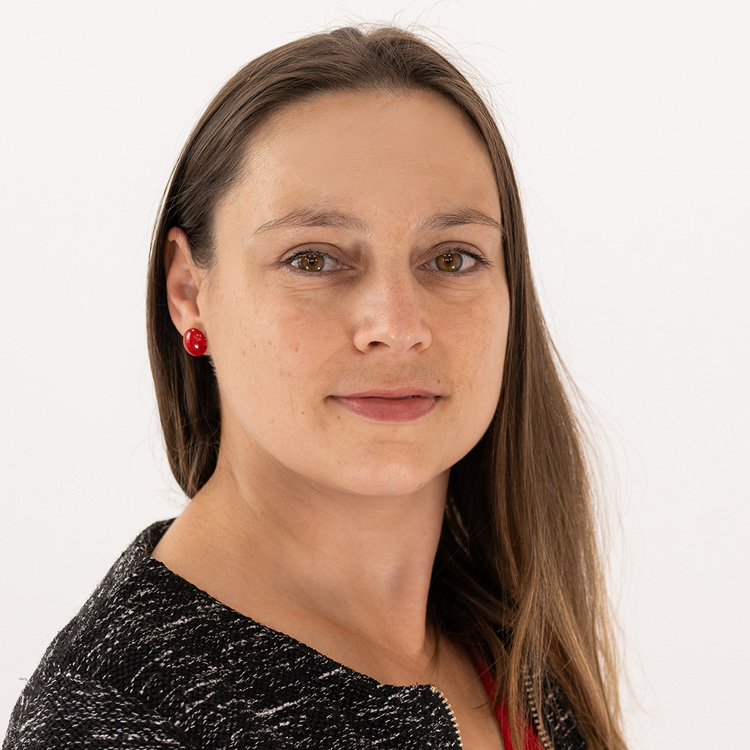 Portraitfoto der Dozentin Susanne Golombek